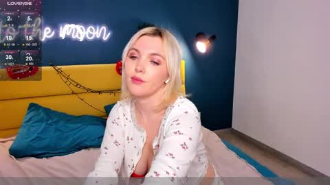 Snapshot of fluffy_monica chatting on 01-10-25, 11:33 Monica online show from 01-10-25, 11:33