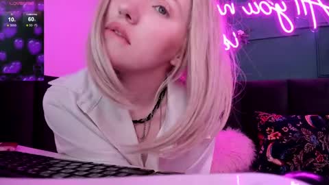 Snapshot of fluffy_monica chatting on 03-03-25, 04:25 Monica online show from 03-03-25, 04:25