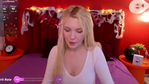 Snapshot of fluffy_monica chatting on 10-20-25, 01:17 Monica online show from 10-20-25, 01:17