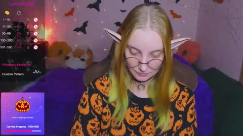 Snapshot of fluffy_muffin3 chatting on 10-26-25, 03:07 Agatha online show from 10-26-25, 03:07