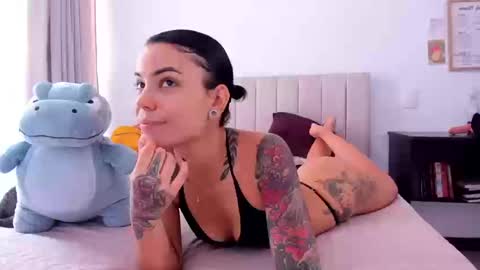 Snapshot of fly2day chatting on 09-23-25, 05:05 Just Fly online show from 09-23-25, 05:05