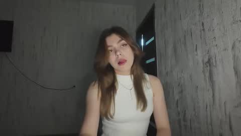 Snapshot of fly_gir_ chatting on 10-21-25, 10:43 Eva online show from 10-21-25, 10:43