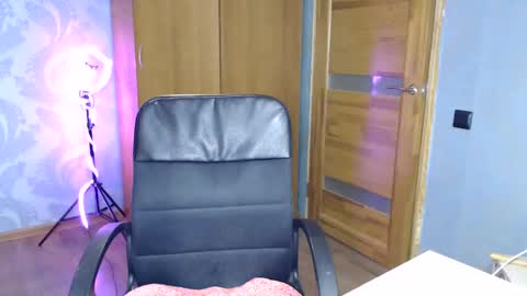 Molli  Ready for any play with you. Hottest show in pvt  Help a student earn big tokens  online show from 02-18-25, 05:53