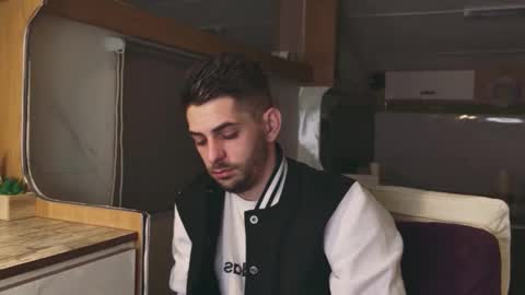 independent model online show from 01-31-26, 09:02