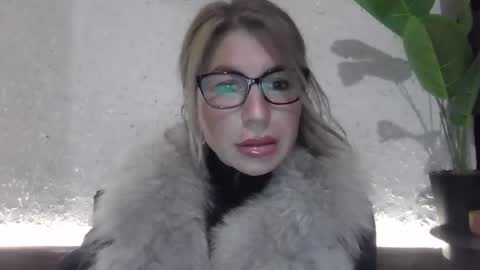 Snapshot of fox_red_lady7 chatting on 12-03-24, 04:39 fox_red_lady7 online show from 12-03-24, 04:39