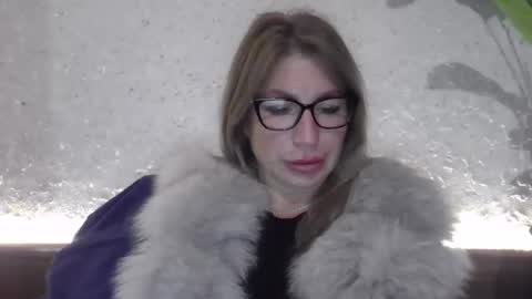 Snapshot of fox_red_lady7 chatting on 12-06-24, 09:35 fox_red_lady7 online show from 12-06-24, 09:35