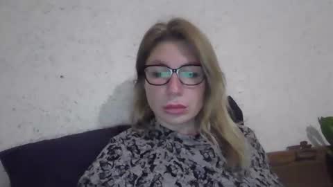 Snapshot of fox_red_lady7 chatting on 12-19-24, 09:06 fox_red_lady7 online show from 12-19-24, 09:06