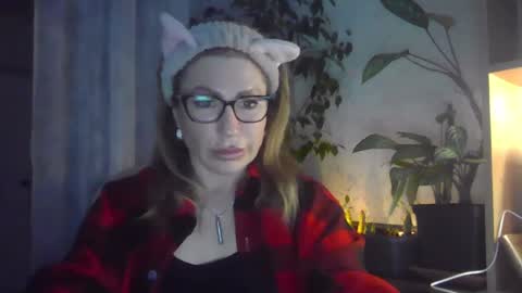 Snapshot of fox_red_lady7 chatting on 03-01-25, 03:49 fox_red_lady7 online show from 03-01-25, 03:49