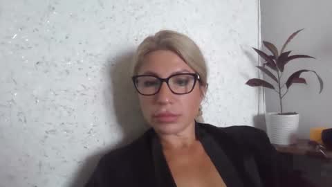 Snapshot of fox_red_lady7 chatting on 09-11-25, 07:19 fox_red_lady7 online show from 09-11-25, 07:19