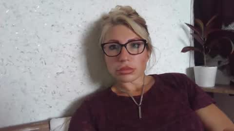 Snapshot of fox_red_lady7 chatting on 09-23-25, 09:23 fox_red_lady7 online show from 09-23-25, 09:23