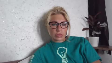 Snapshot of fox_red_lady7 chatting on 09-29-25, 08:30 fox_red_lady7 online show from 09-29-25, 08:30