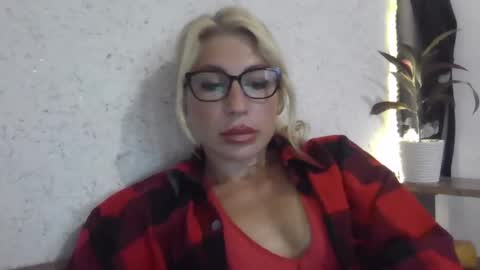 Snapshot of fox_red_lady7 chatting on 10-01-25, 12:11 fox_red_lady7 online show from 10-01-25, 12:11