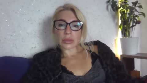 Snapshot of fox_red_lady7 chatting on 10-09-25, 10:13 fox_red_lady7 online show from 10-09-25, 10:13