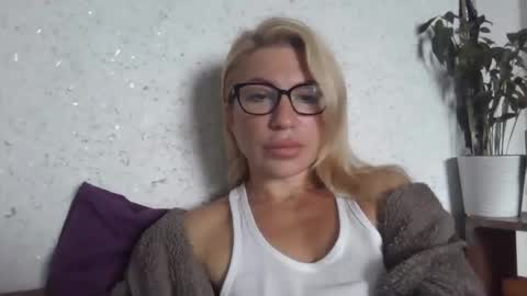 Snapshot of fox_red_lady7 chatting on 10-11-25, 09:41 fox_red_lady7 online show from 10-11-25, 09:41