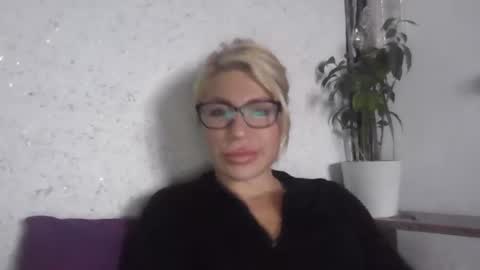 Snapshot of fox_red_lady7 chatting on 10-18-25, 09:54 fox_red_lady7 online show from 10-18-25, 09:54