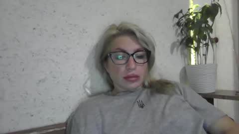 Snapshot of fox_red_lady7 chatting on 10-24-25, 07:10 fox_red_lady7 online show from 10-24-25, 07:10