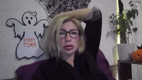 Snapshot of fox_red_lady7 chatting on 10-27-25, 07:07 fox_red_lady7 online show from 10-27-25, 07:07