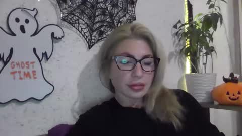 Snapshot of fox_red_lady7 chatting on 10-28-25, 07:38 fox_red_lady7 online show from 10-28-25, 07:38