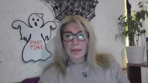 Snapshot of fox_red_lady7 chatting on 10-30-25, 08:31 fox_red_lady7 online show from 10-30-25, 08:31