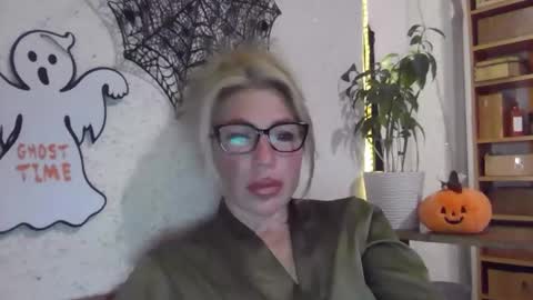 Snapshot of fox_red_lady7 chatting on 10-31-25, 07:59 fox_red_lady7 online show from 10-31-25, 07:59