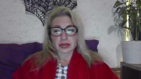 Snapshot of fox_red_lady7 chatting on 11-04-25, 09:36 fox_red_lady7 online show from 11-04-25, 09:36