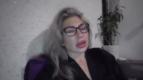 Snapshot of fox_red_lady7 chatting on 11-12-25, 08:30 fox_red_lady7 online show from 11-12-25, 08:30