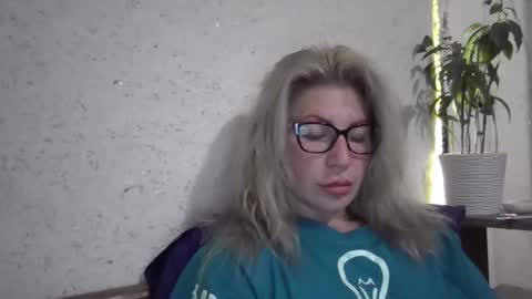 Snapshot of fox_red_lady7 chatting on 11-15-25, 05:53 fox_red_lady7 online show from 11-15-25, 05:53