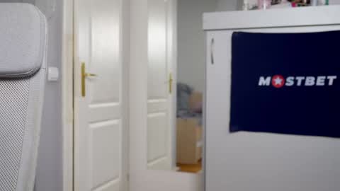 CUSTOM PHOTOS AND VIDEOS -  online show from 01-08-25, 12:15