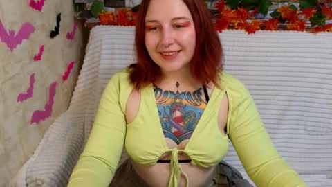 Snapshot of foxgirlandmerguis chatting on 10-26-25, 11:38 Belinda online show from 10-26-25, 11:38
