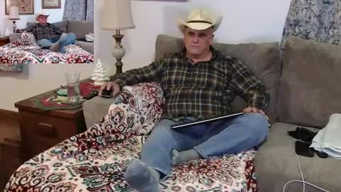 Snapshot of foxhunt99 chatting on 12-17-24, 03:17 Hunter online show from 12-17-24, 03:17