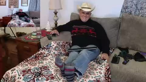 Snapshot of foxhunt99 chatting on 12-19-24, 03:29 Hunter online show from 12-19-24, 03:29