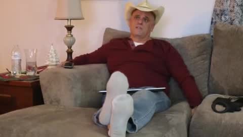 Snapshot of foxhunt99 chatting on 12-20-24, 03:58 Hunter online show from 12-20-24, 03:58