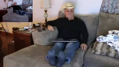 Snapshot of foxhunt99 chatting on 01-15-25, 03:22 Hunter online show from 01-15-25, 03:22