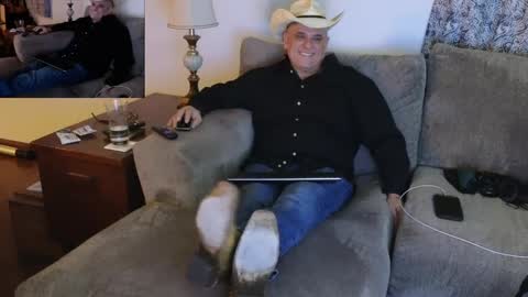 Snapshot of foxhunt99 chatting on 02-27-25, 03:58 Hunter online show from 02-27-25, 03:58