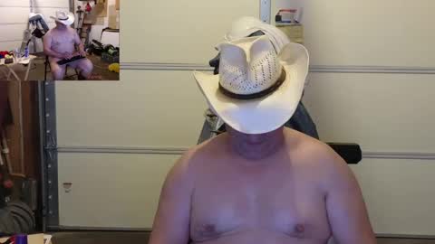 Snapshot of foxhunt99 chatting on 03-02-25, 06:05 Hunter online show from 03-02-25, 06:05