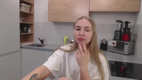 Snapshot of foxy0990 chatting on 12-28-24, 05:23 Maria online show from 12-28-24, 05:23