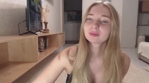 Snapshot of foxy0990 chatting on 01-21-25, 01:32 Maria online show from 01-21-25, 01:32