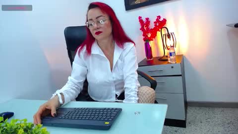 Foxy miilf online show from 10-24-25, 01:29