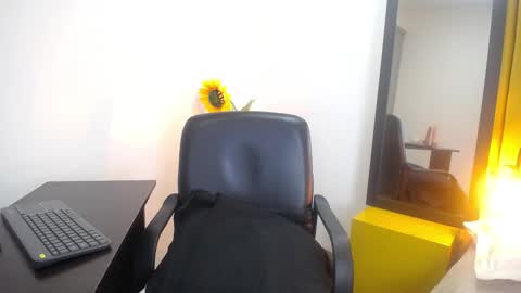 Foxy miilf online show from 11-07-25, 02:28