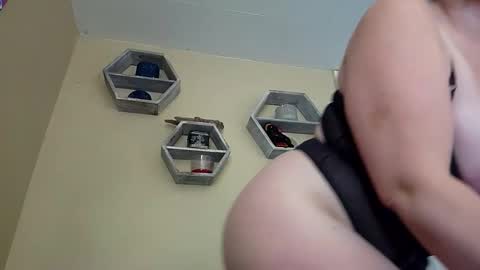 Snapshot of foxyanjel chatting on 10-23-25, 03:55 foxyanjel online show from 10-23-25, 03:55