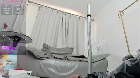 yiyi online show from 12-14-25, 07:58