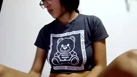 Snapshot of fragmented_girl_18 chatting on 02-28-25, 05:04 Sofa online show from 02-28-25, 05:04