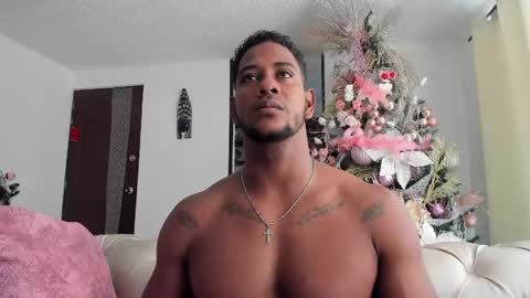 Snapshot of fraiderbrown chatting on 12-12-24, 01:39 IM FRAIDER online show from 12-12-24, 01:39