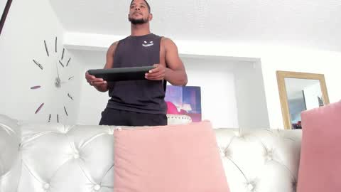 Snapshot of fraiderbrown chatting on 02-14-25, 05:36 IM FRAIDER online show from 02-14-25, 05:36