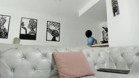 Snapshot of fraiderbrown chatting on 10-14-25, 04:30 IM FRAIDER online show from 10-14-25, 04:30