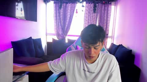 Snapshot of franco_rizzo01 chatting on 01-15-25, 04:11 frank online show from 01-15-25, 04:11