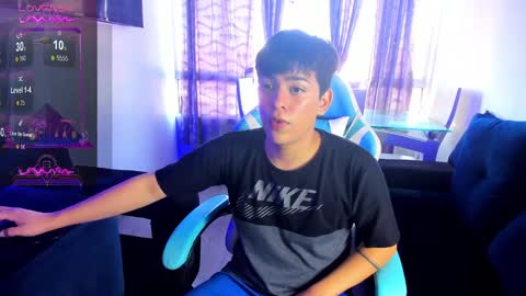 Snapshot of franco_rizzo01 chatting on 01-18-25, 04:42 frank online show from 01-18-25, 04:42