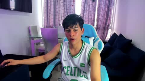 Snapshot of franco_rizzo01 chatting on 01-25-25, 09:25 frank online show from 01-25-25, 09:25