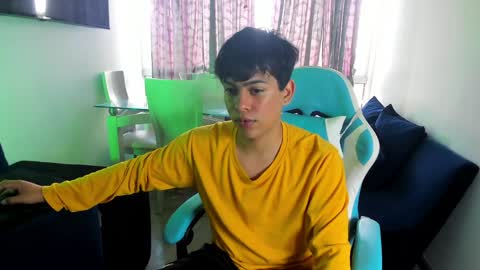 Snapshot of franco_rizzo01 chatting on 01-27-25, 06:20 frank online show from 01-27-25, 06:20