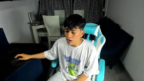 Snapshot of franco_rizzo01 chatting on 02-07-25, 11:24 frank online show from 02-07-25, 11:24